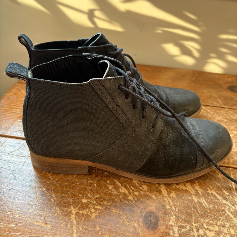 Women’s Black Lace-Up Shoes